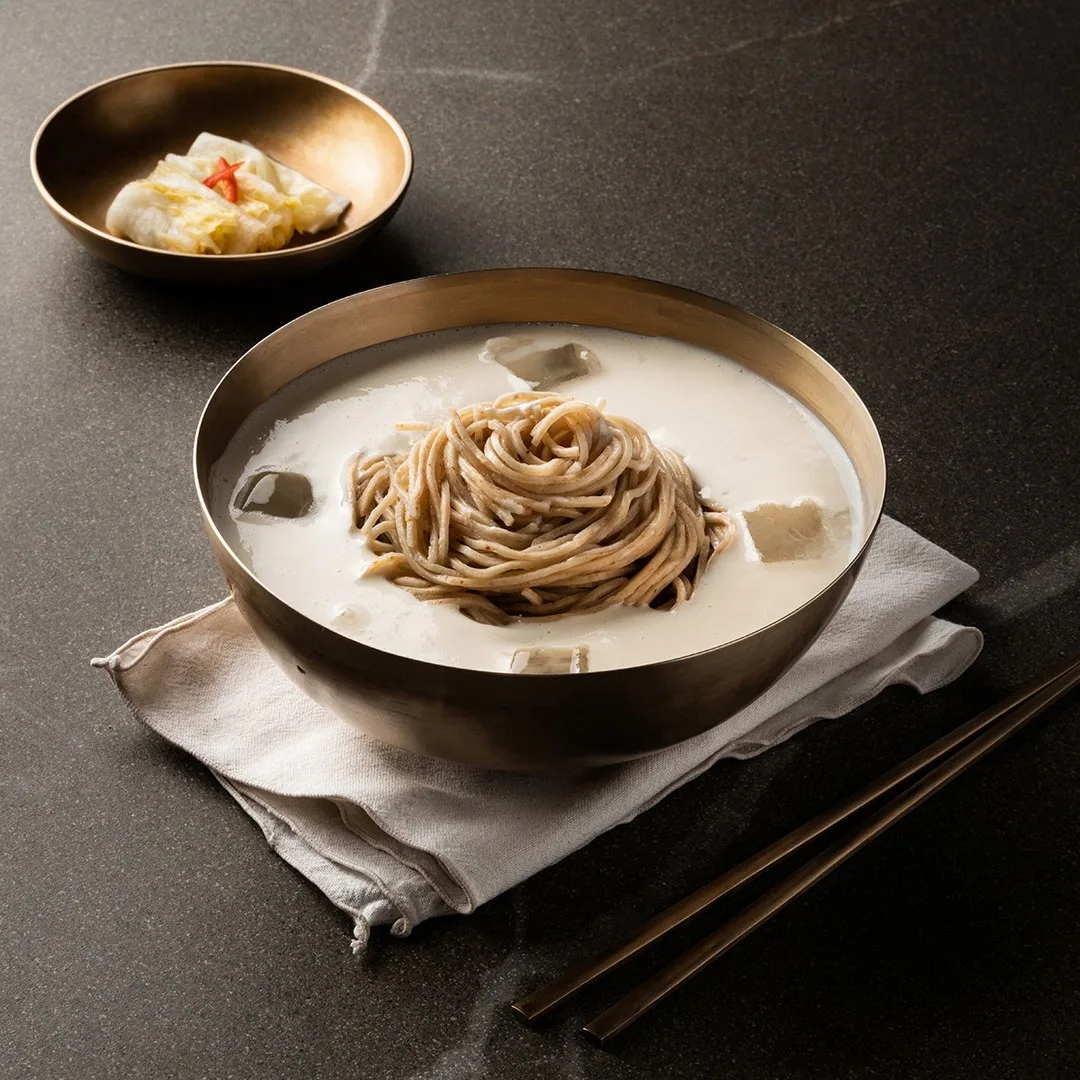 ミョンソウル — 豆乳スープに盛った麺