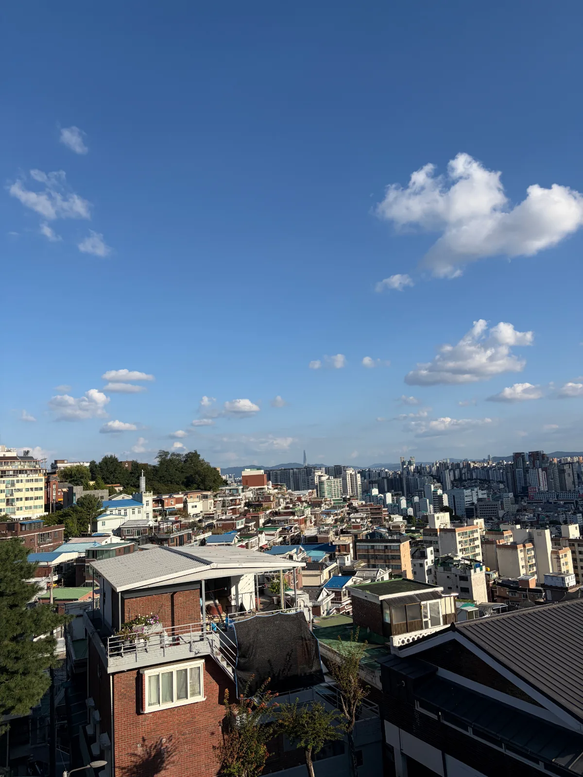 丘から望むソウルの街並み
