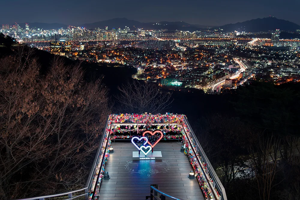愛の南京錠デッキとソウル夜景