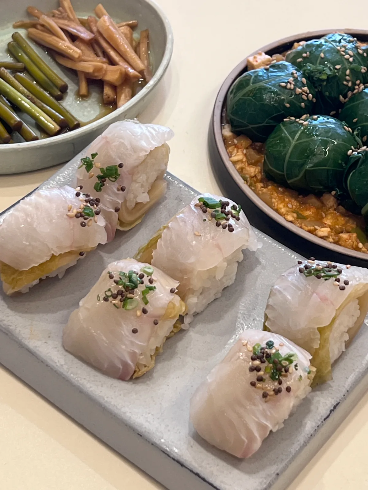 白身魚をのせた巻き物