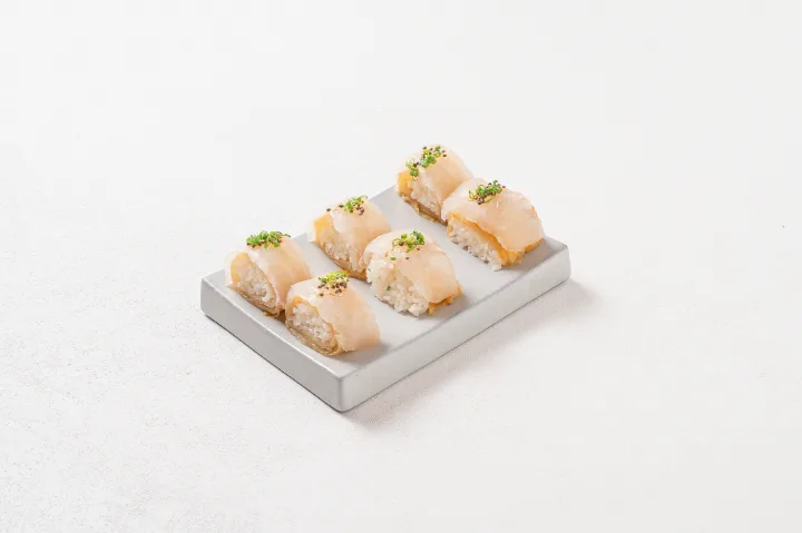 旬の刺身と熟成キムチの巻き物