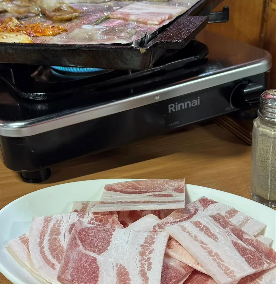 薄切り豚バラ肉と焼き台