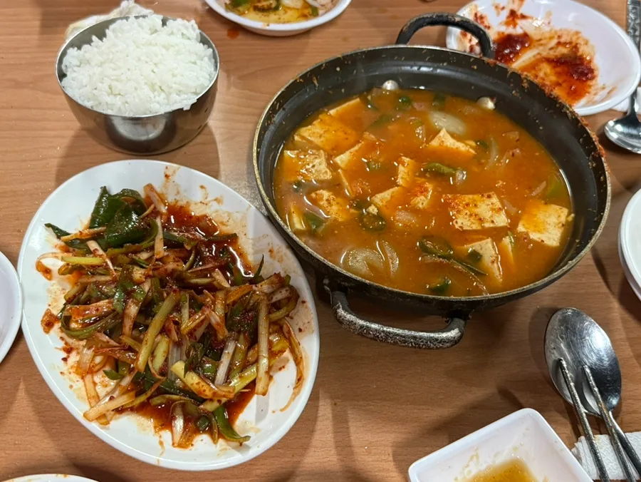 ご飯とチゲに添えたねぎの和え物