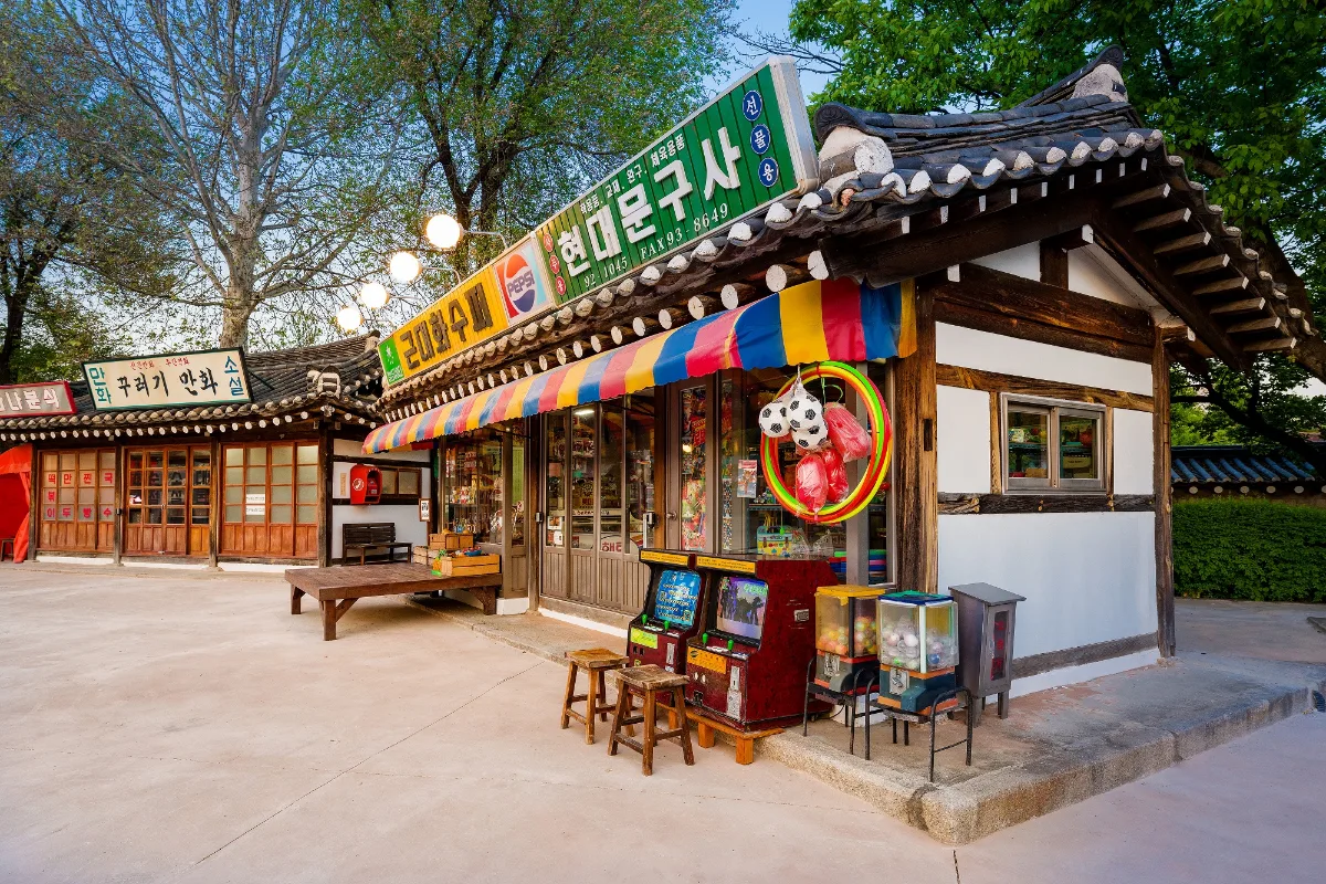 韓屋造りの玩具店とゲーム機