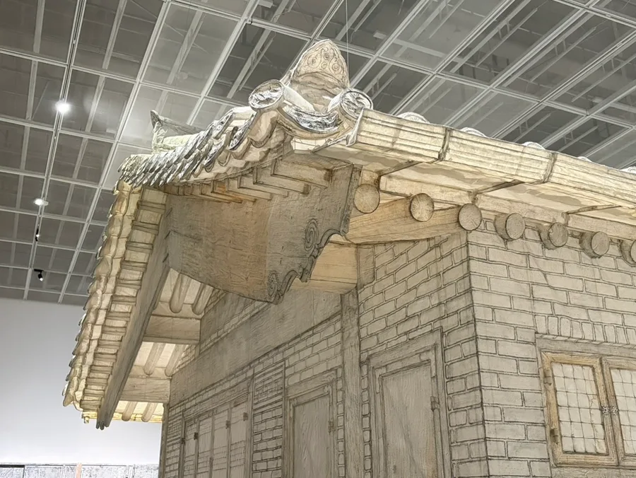 国立現代美術館 ソウル館 — 線描で覆われた韓屋の軒先