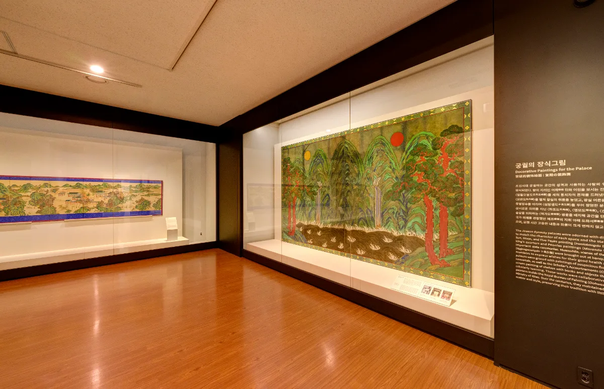国立古宮博物館 — 山水装飾画を収めた展示室