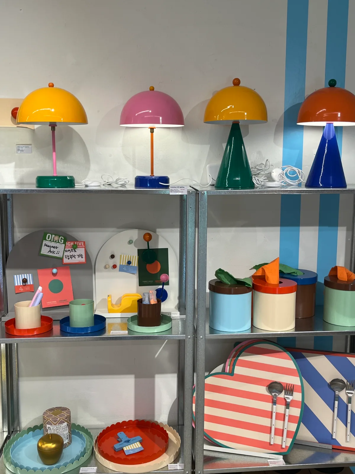 object 西橋本店 — カラフルな照明と生活雑貨