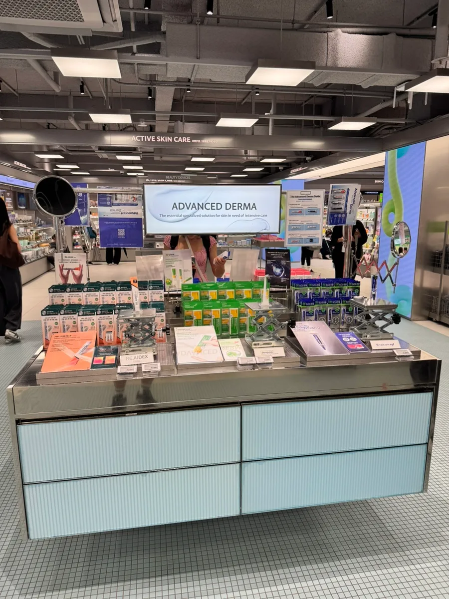 鏡付きスキンケア展示台