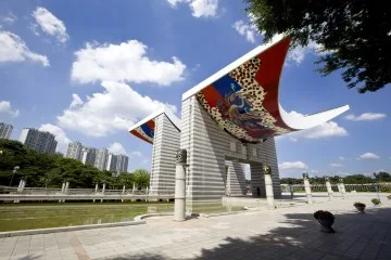 オリンピック公園 — 丹青の翼を広げる平和の門