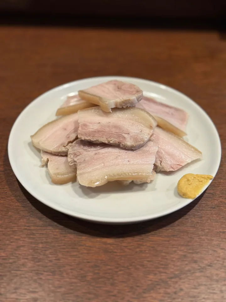 脂身に弾力のある冷製ゆで肉