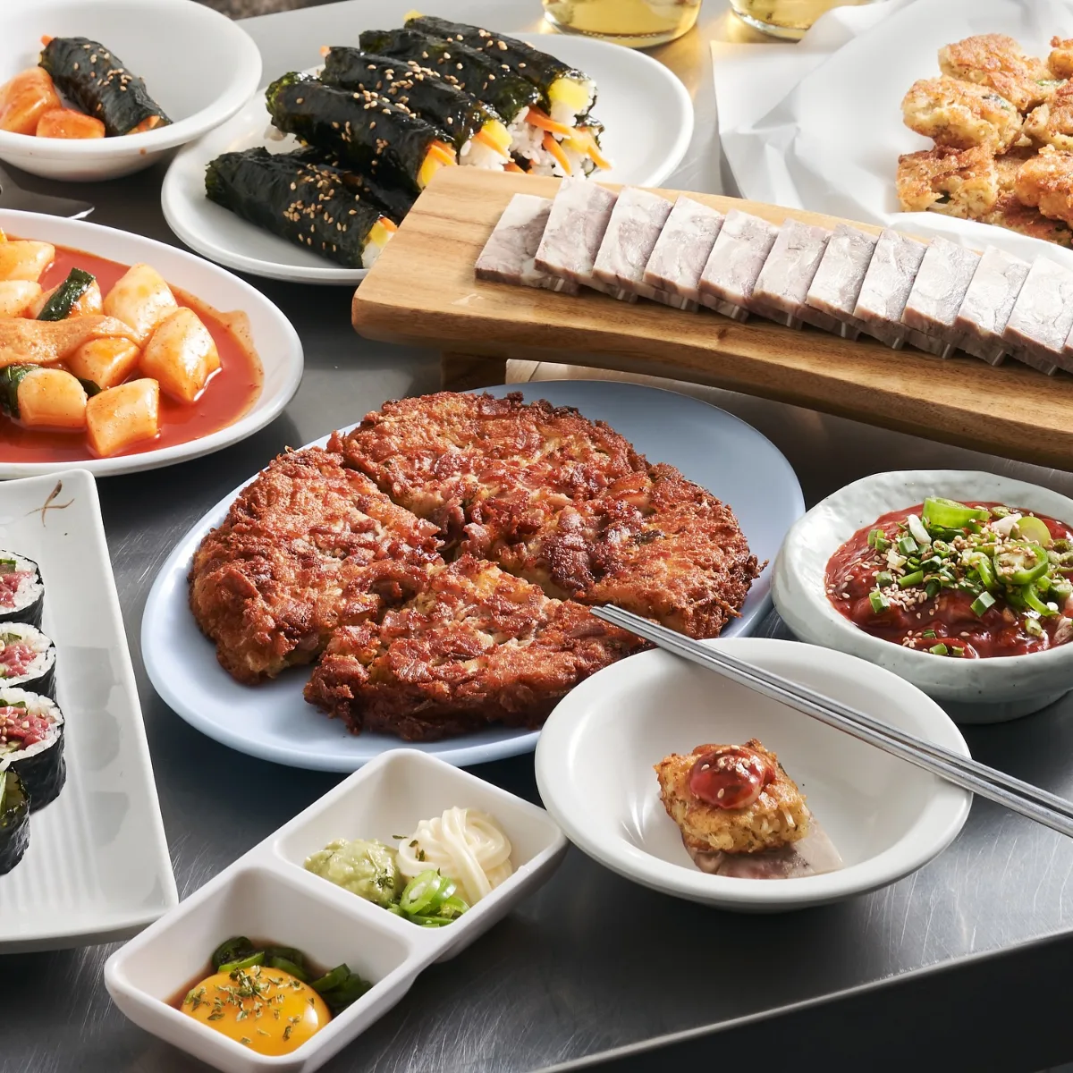 パッカネピンデトッ 本店 — ピンデトッと豚肉やキンパの食卓