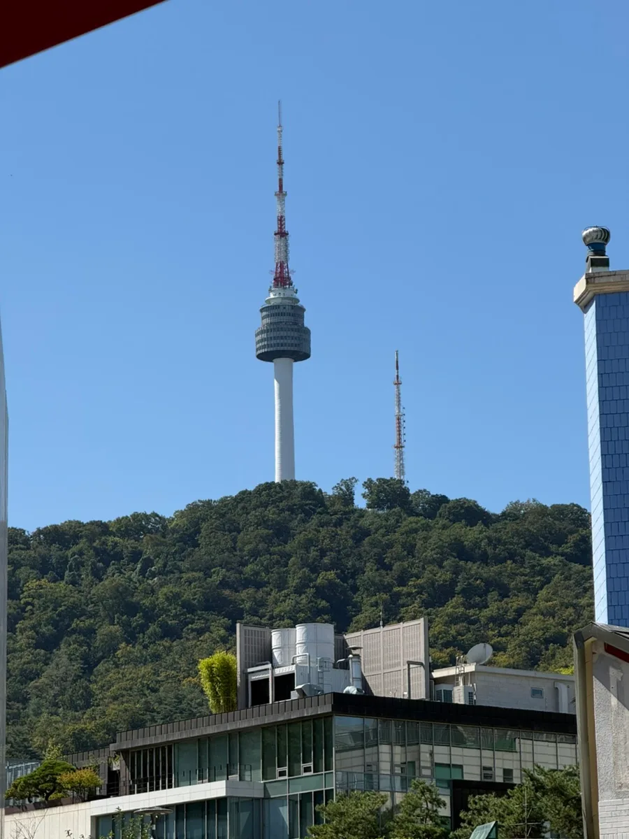 青空にそびえるNソウルタワー
