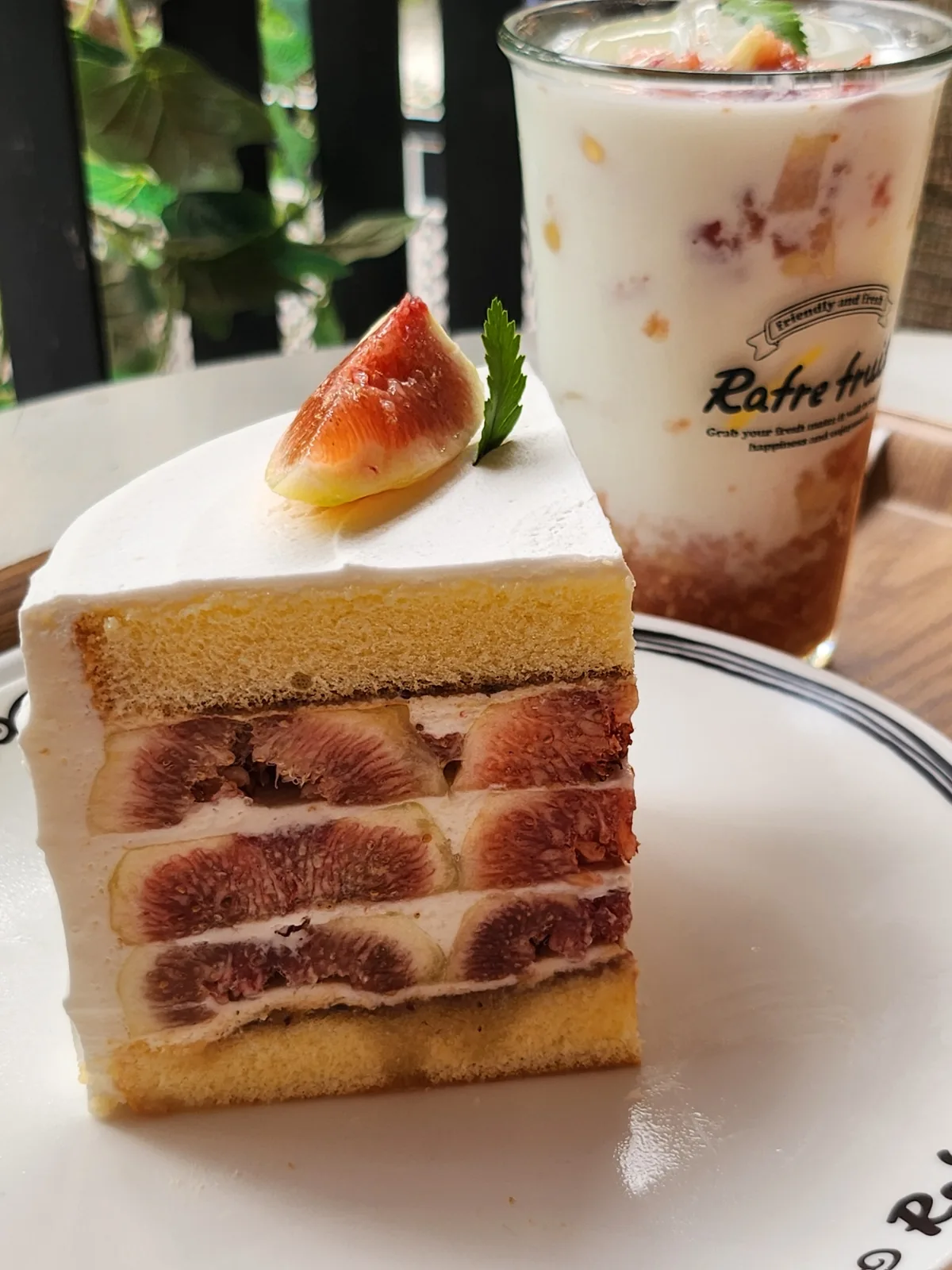RAFRE FRUIT 聖水店 — イチジクケーキとミルク飲料