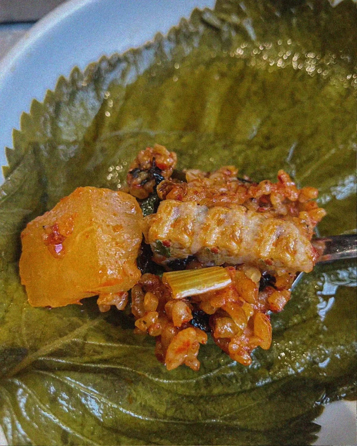 えごまの葉で包んだ黒豚炒飯