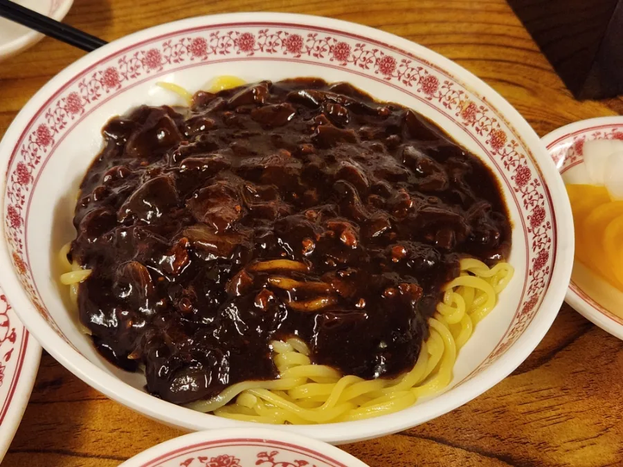 山東餃子のチャジャンミョン