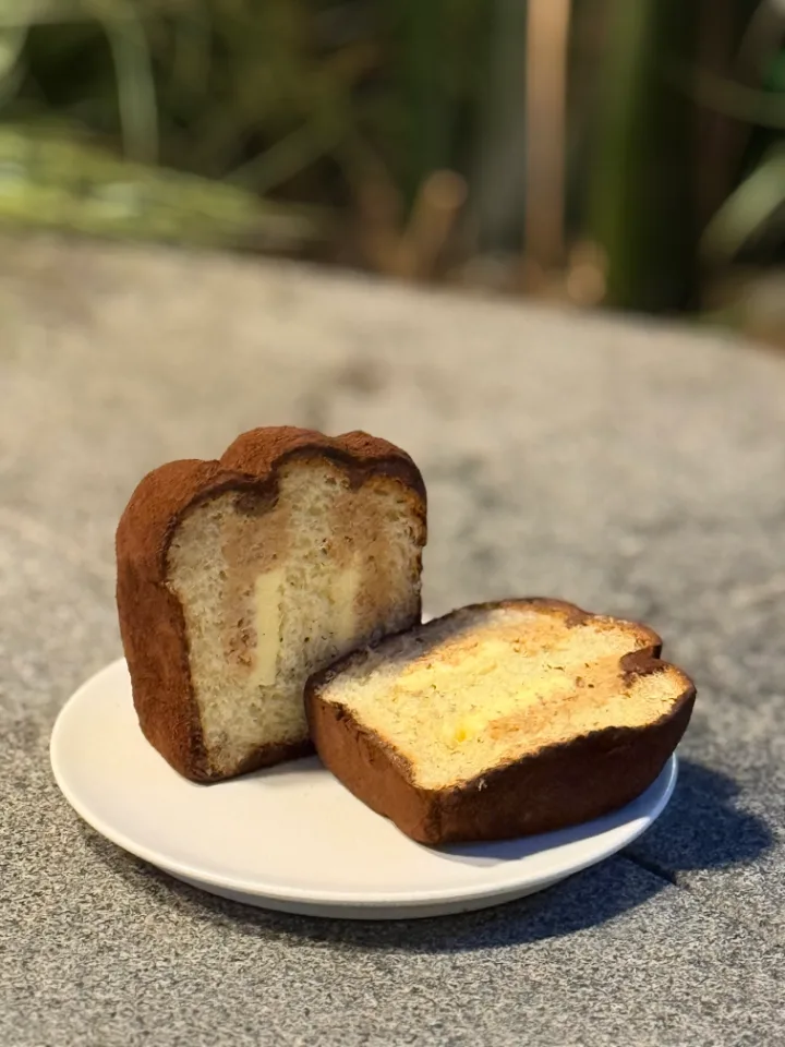 厚切り食パンのバター断面