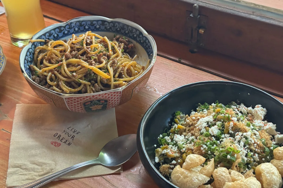 SEOUL GYPSY 西巡邏店 — 挽肉パスタとトウモロコシ料理