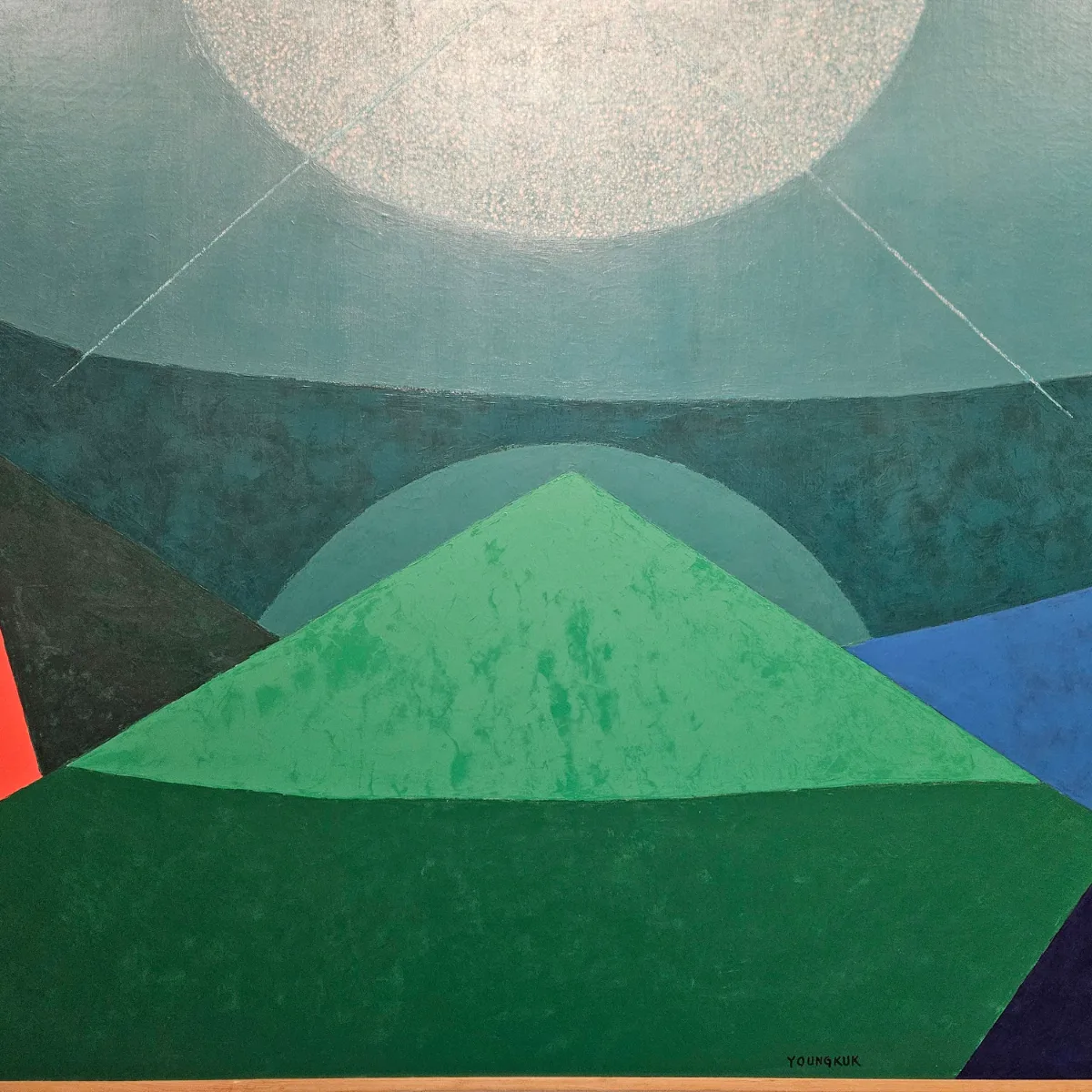 緑の山形を描いた抽象画