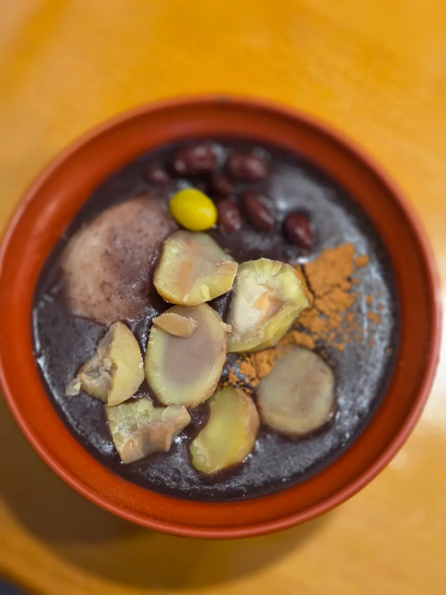 ソウルで二番目においしい店 — 栗と豆を盛った小豆粥