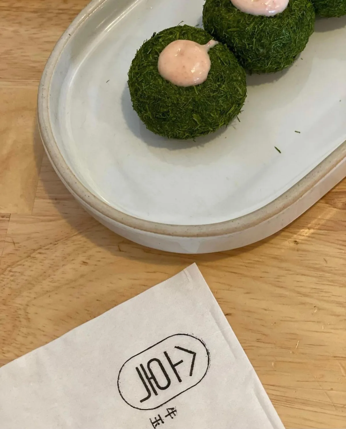 牛玉 — カムテをまとった緑のおにぎり