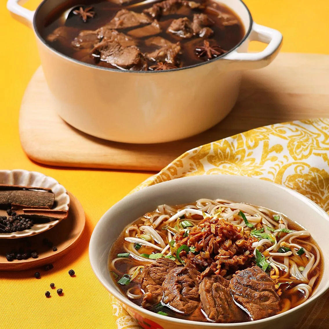 Soi延南 本店 — 牛肉麺と香辛料の鍋