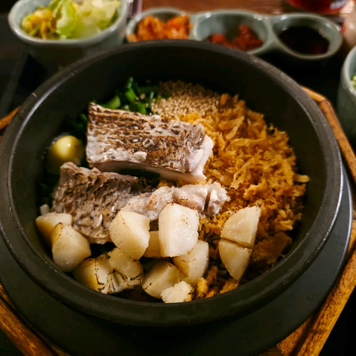 ソルソッ 益善店 — 焼き魚とホタテの釜飯