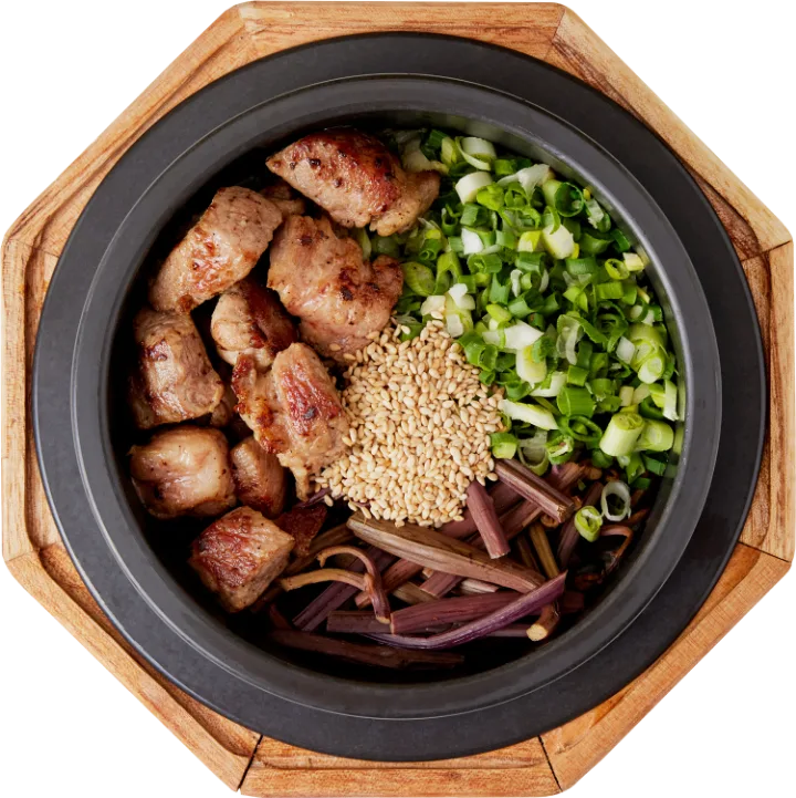 豚肉とワラビの釜飯
