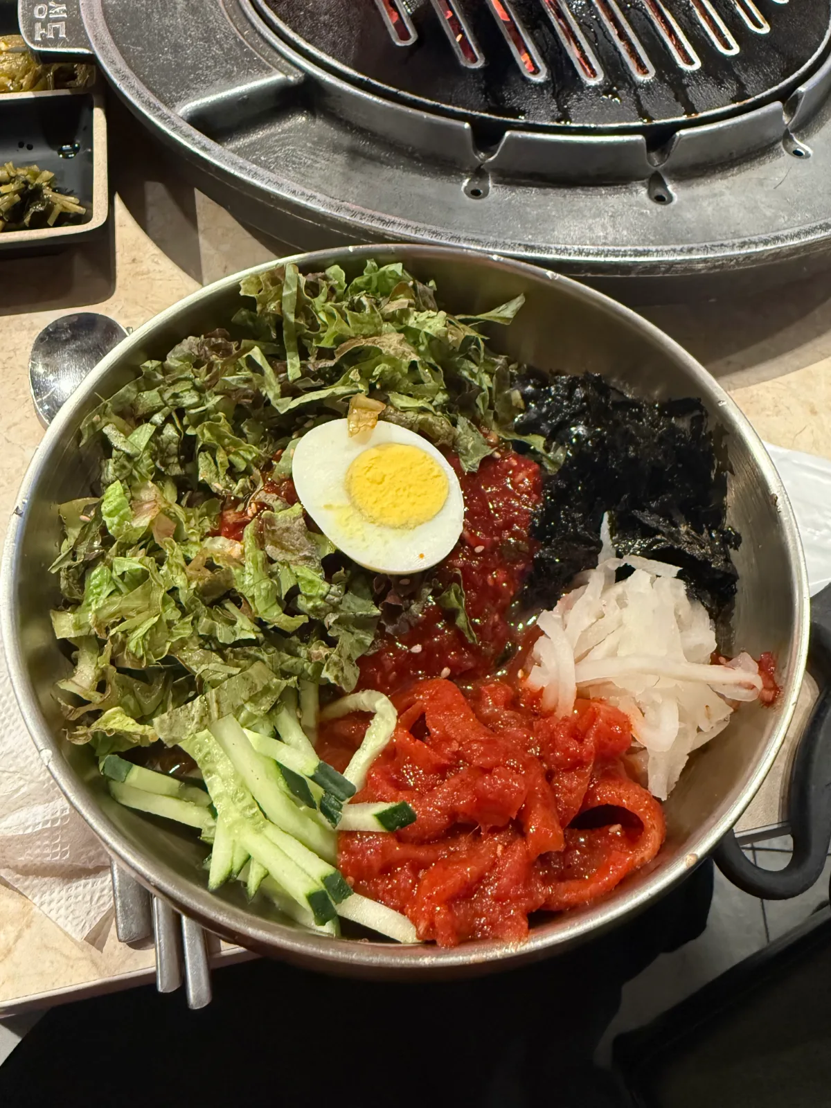カレイの刺身入りビビン冷麺