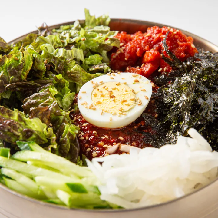 カレイの刺身入りビビン冷麺