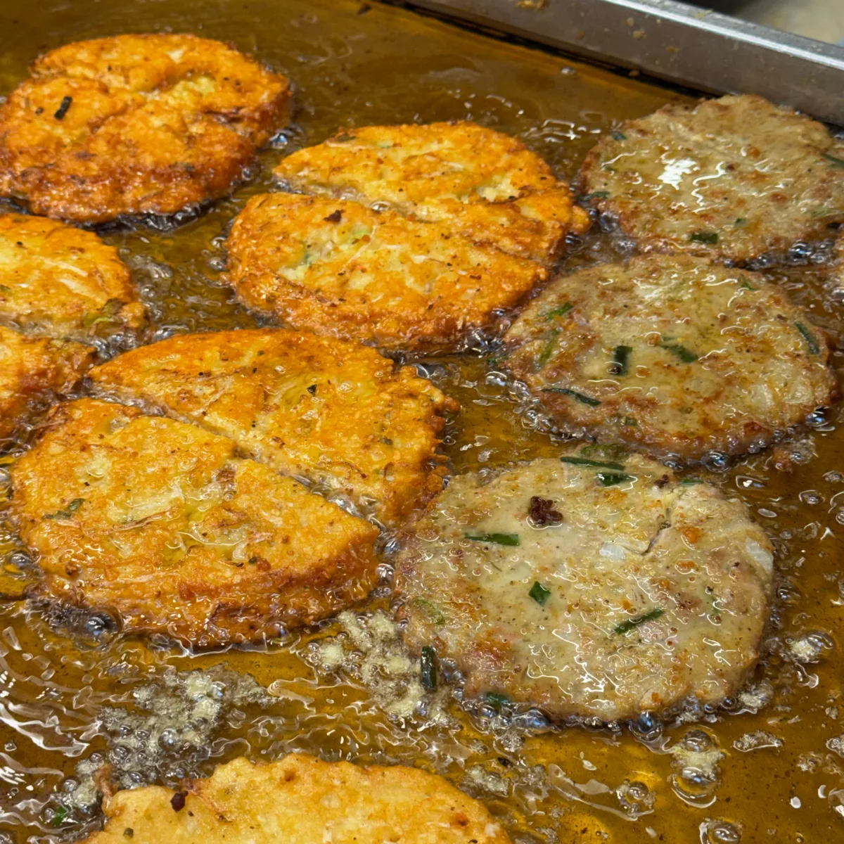 スニネピンデトッ 広蔵市場店 — 油で焼かれる丸いチヂミ