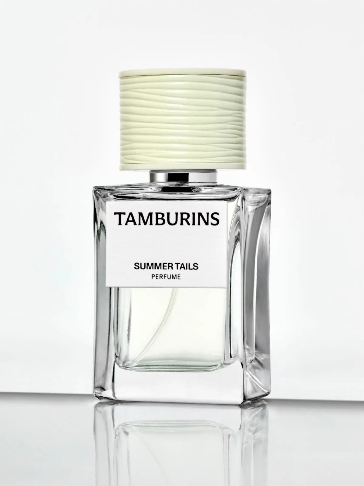 TAMBURINS 聖水店 — 白背景の香水ボトル