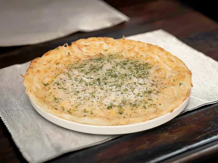 トリュフ風味のチーズ入り細切りジャガイモチヂミ