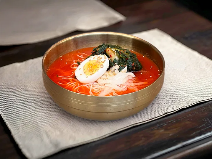 海南産大根の葉の冷製麺