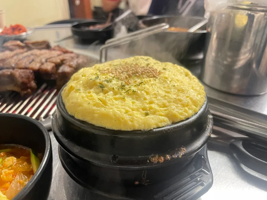 トゥッコギ 龍山駅本店 — 湯気立つふっくら蒸し卵