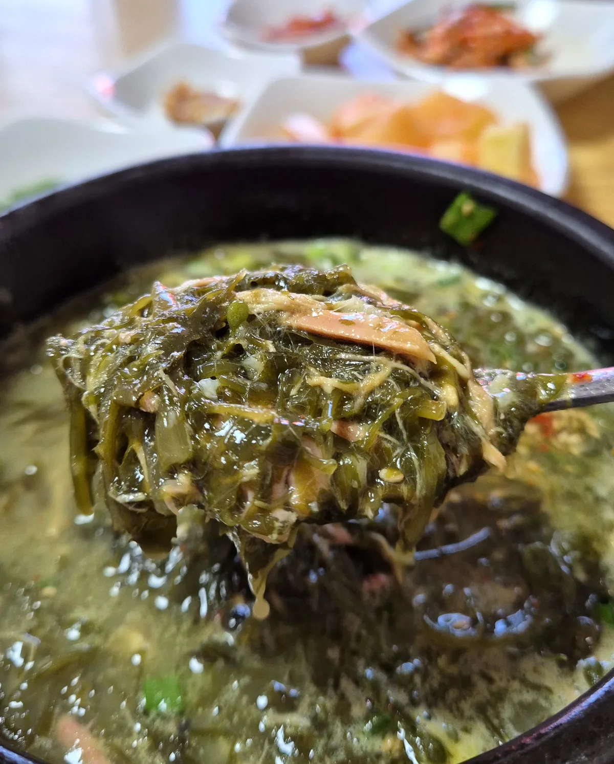 ウジンヘジャングク — 海藻と肉をすくう匙