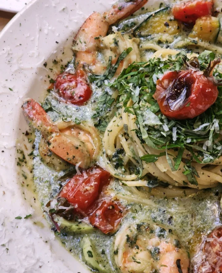 エゴマの葉とエビのパスタ