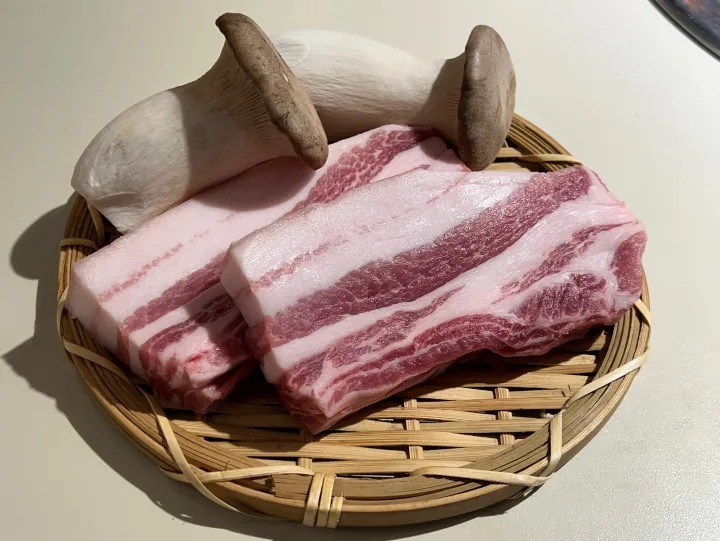 済州産黒豚のオギョプサル（300g・2人前）