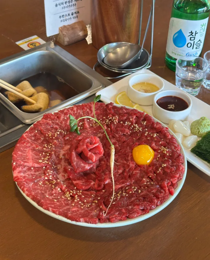 1++等級韓牛ユッケ＋ユッサシミセット