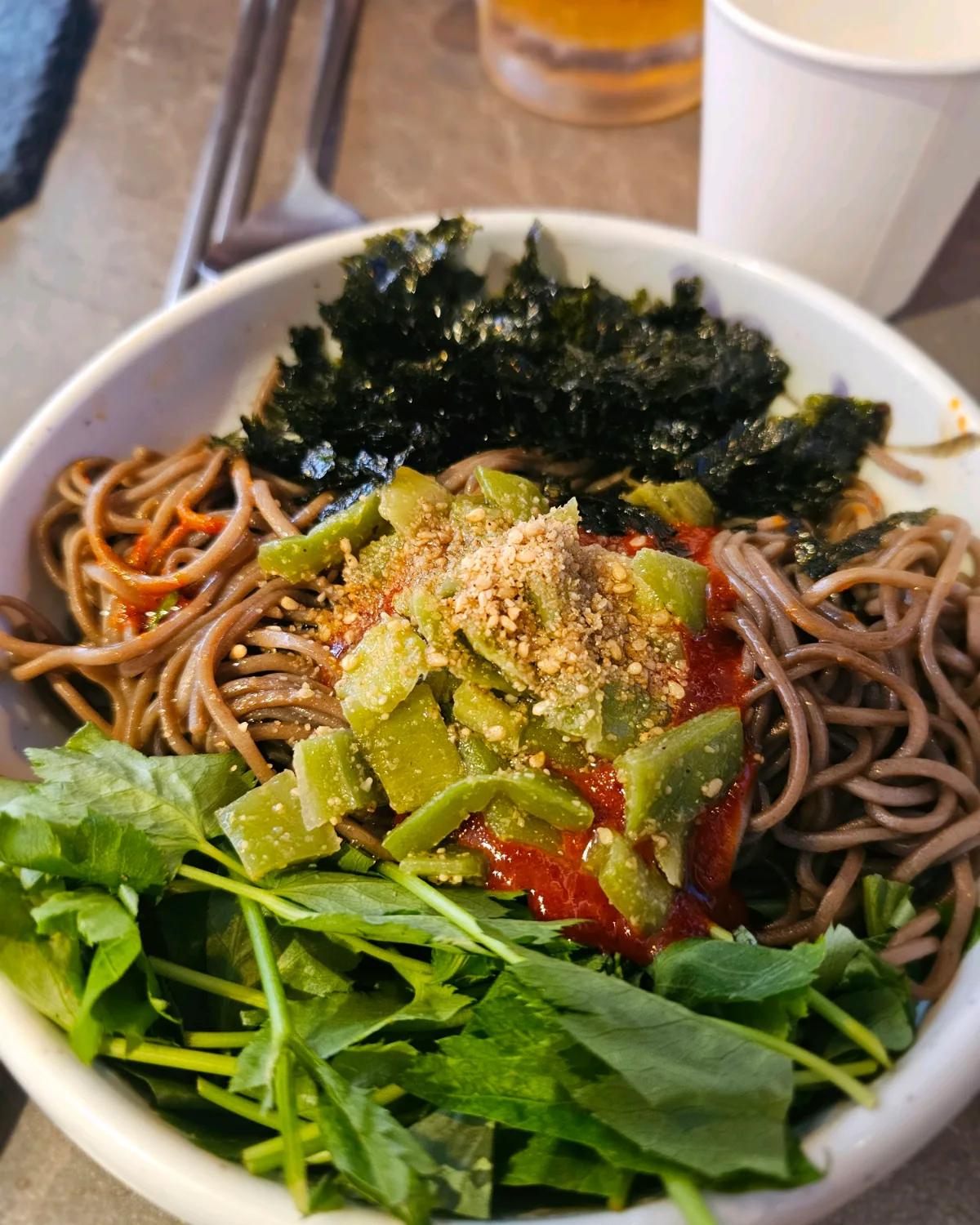 海苔と山菜をのせたビビンマッククス