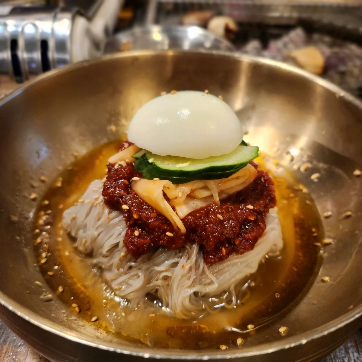 甘辛いたれのビビン冷麺