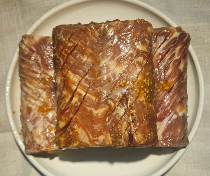 味付け牛骨付きカルビ（280g）